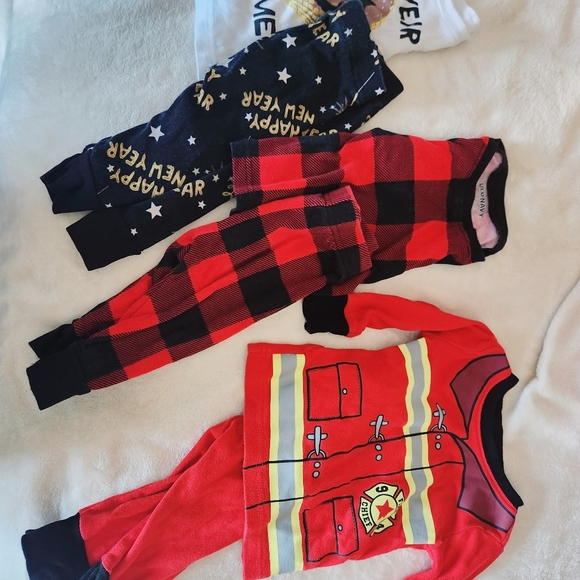 6 to 12 months festive pyjamas - Picture 4 of 4